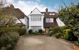 Wycombe Gardens Golders Green NW11 8AN