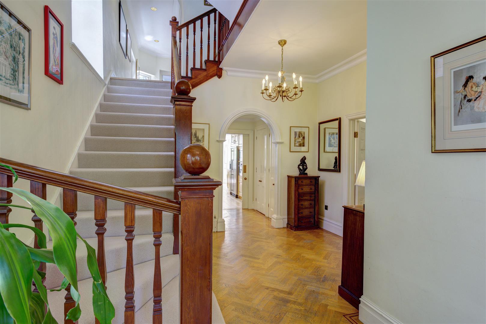 Hollycroft Avenue Hampstead NW3 7QN