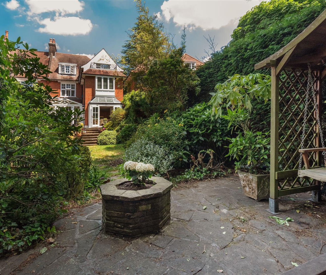 Hollycroft Avenue Hampstead NW3 7QN