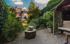 Hollycroft Avenue Hampstead NW3 7QN