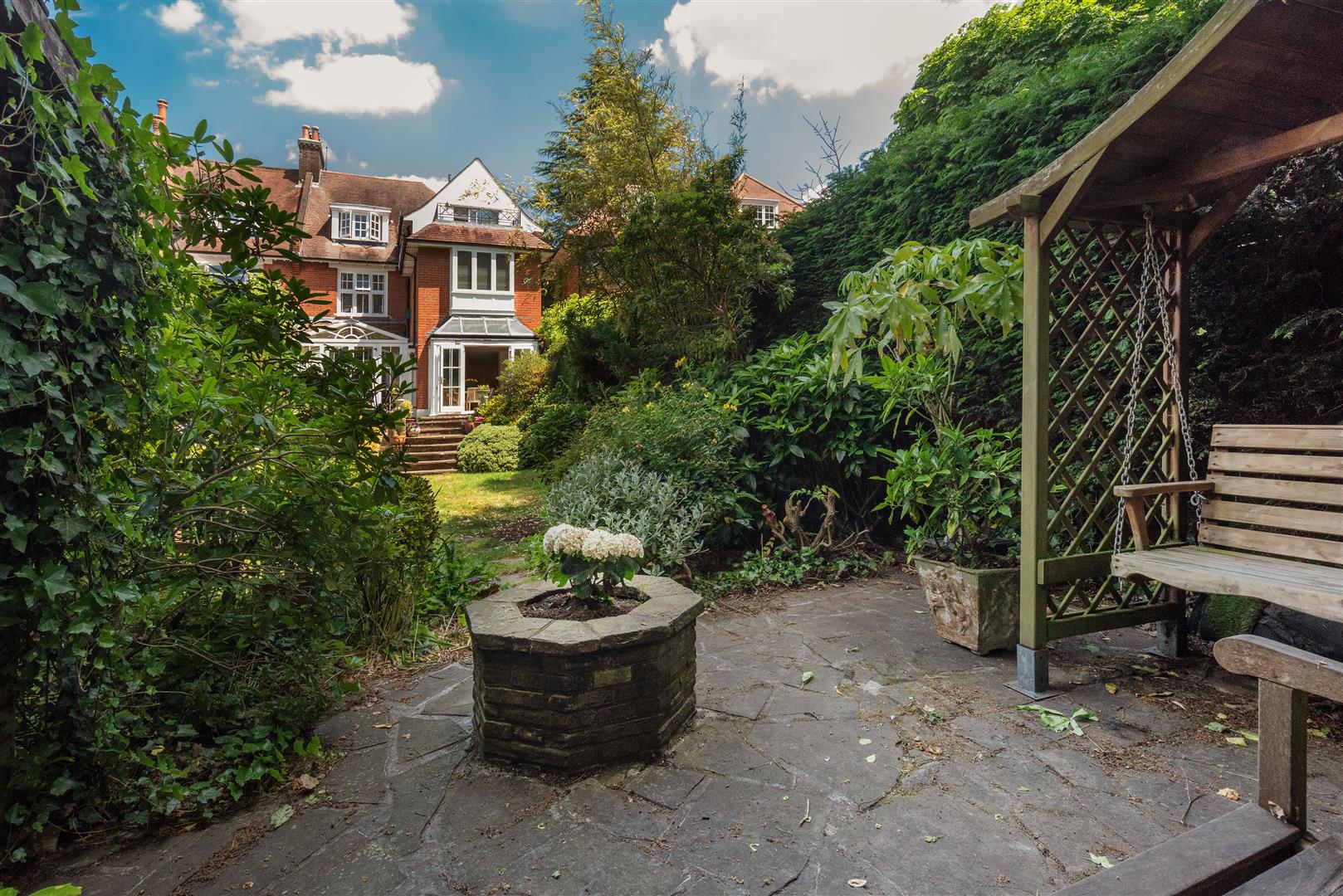 Hollycroft Avenue Hampstead NW3 7QN