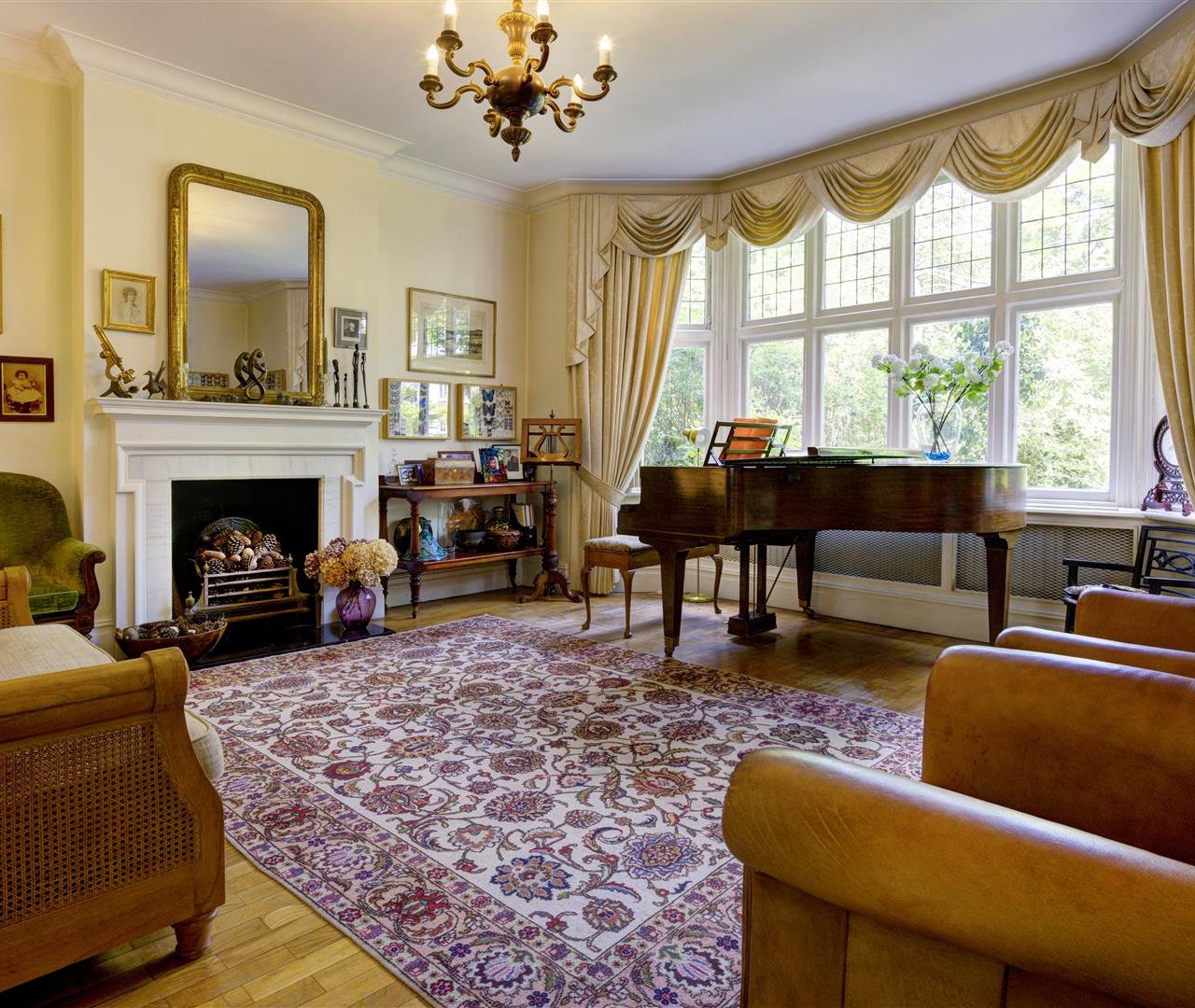 Hollycroft Avenue Hampstead NW3 7QN