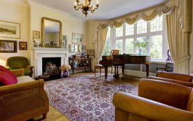 Hollycroft Avenue Hampstead NW3 7QN