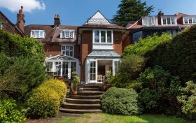 Hollycroft Avenue Hampstead NW3 7QN