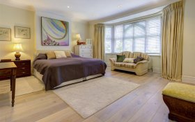 Hollycroft Avenue Hampstead NW3 7QN