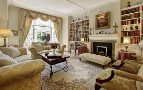 Hollycroft Avenue Hampstead NW3 7QN