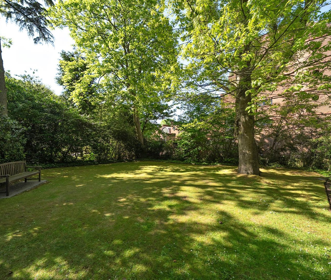 Firecrest Drive Hampstead NW3 7NF