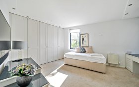 Firecrest Drive Hampstead NW3 7NF