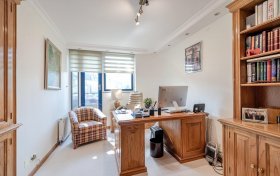 Firecrest Drive Hampstead NW3 7NF