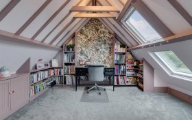 Hollycroft Avenue Hampstead NW3 7QJ