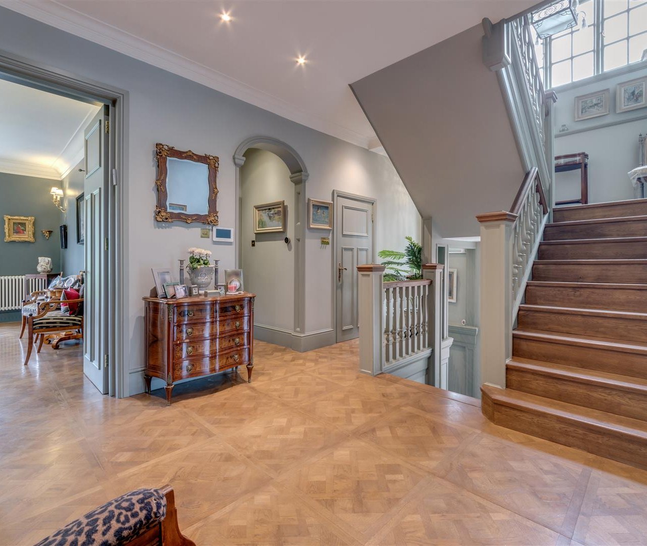 Hollycroft Avenue Hampstead NW3 7QJ