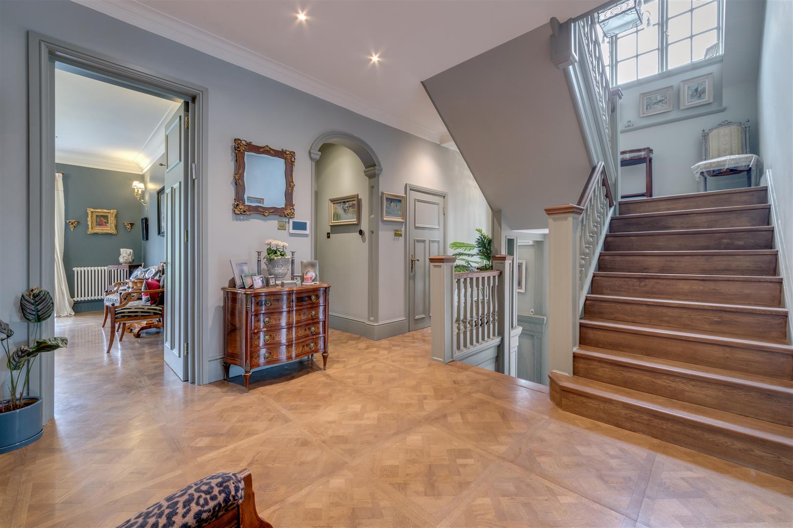 Hollycroft Avenue Hampstead NW3 7QJ