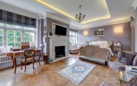 Hollycroft Avenue Hampstead NW3 7QJ