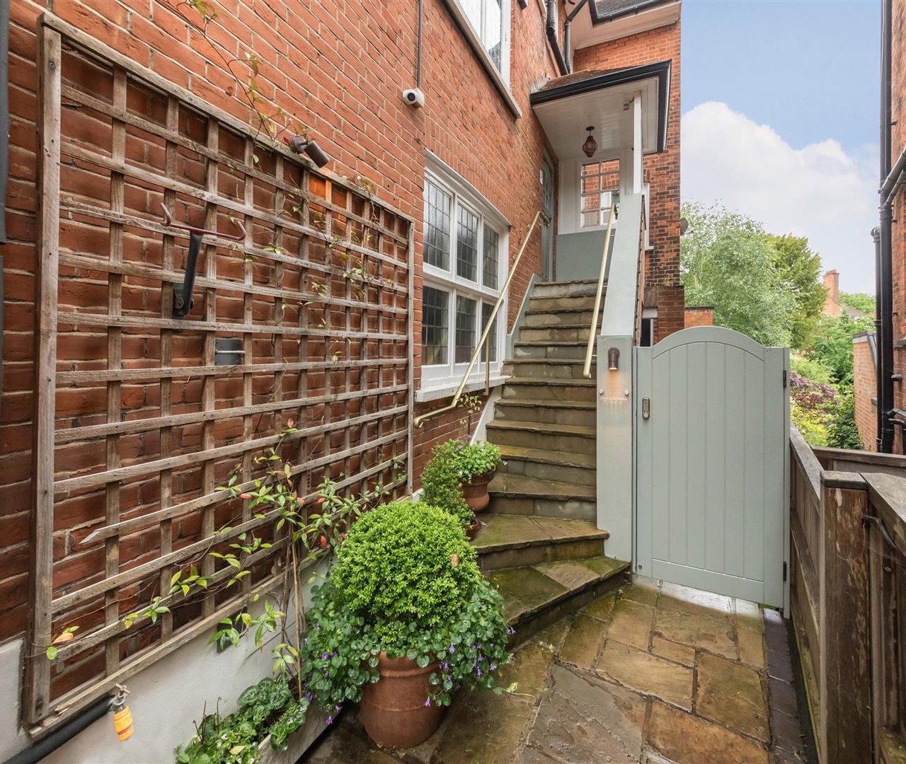 Hollycroft Avenue Hampstead NW3 7QJ