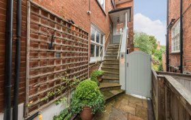 Hollycroft Avenue Hampstead NW3 7QJ