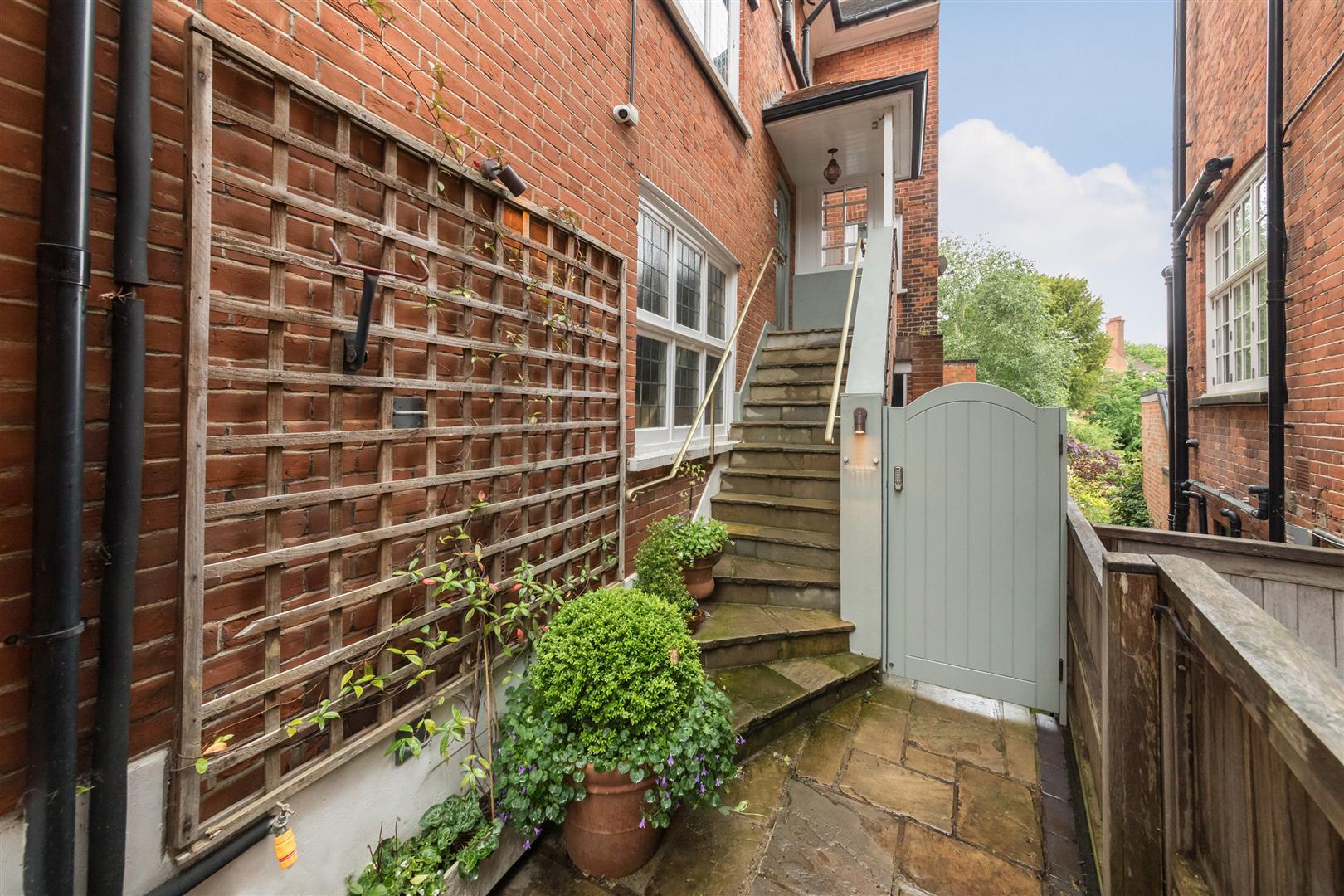 Hollycroft Avenue Hampstead NW3 7QJ