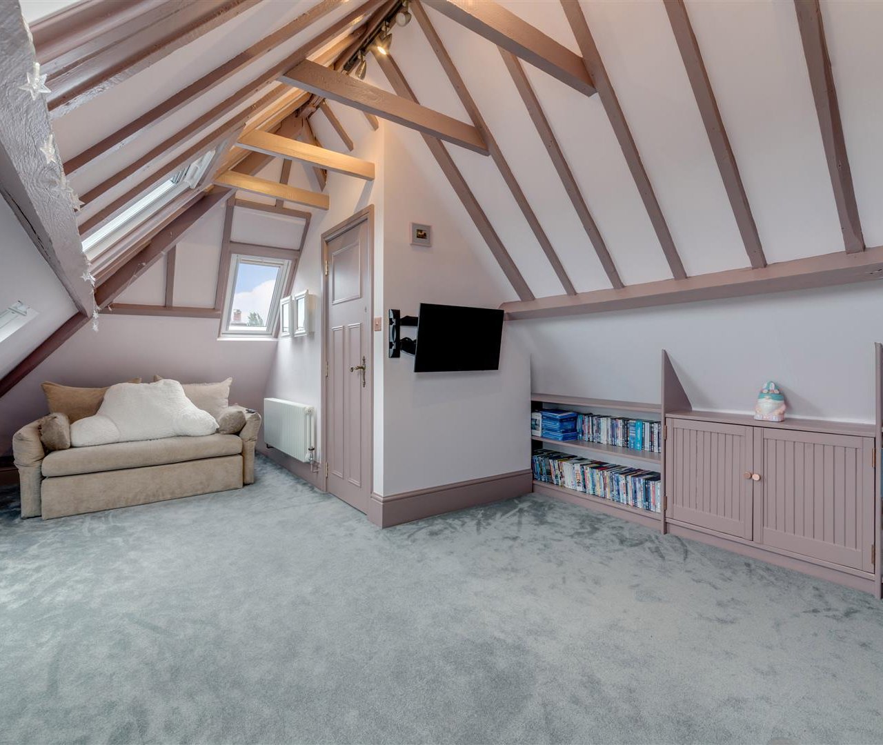 Hollycroft Avenue Hampstead NW3 7QJ