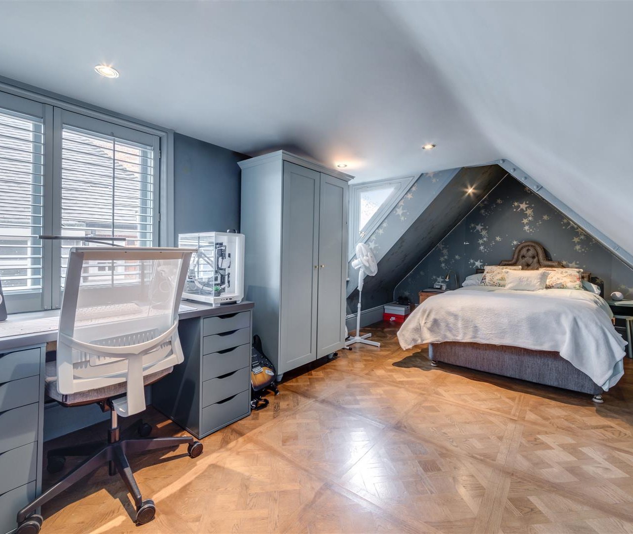 Hollycroft Avenue Hampstead NW3 7QJ