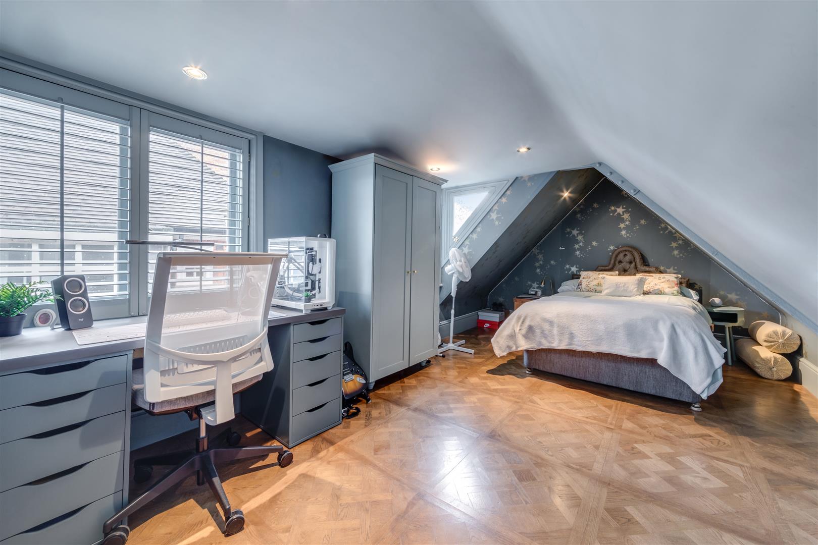 Hollycroft Avenue Hampstead NW3 7QJ