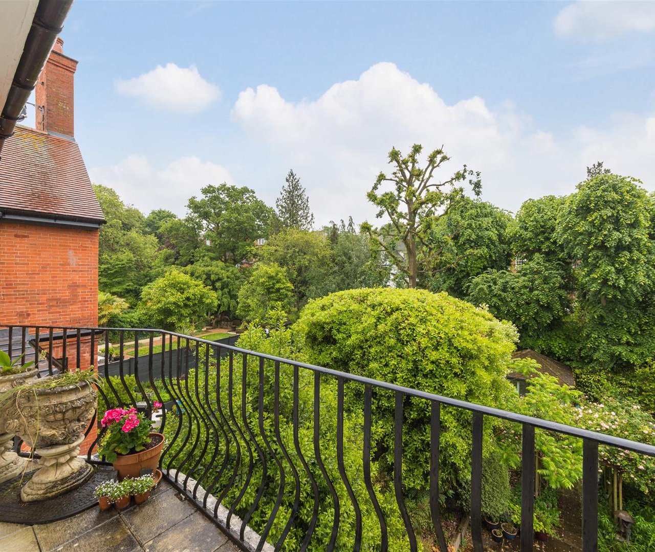 Hollycroft Avenue Hampstead NW3 7QJ