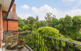 Hollycroft Avenue Hampstead NW3 7QJ