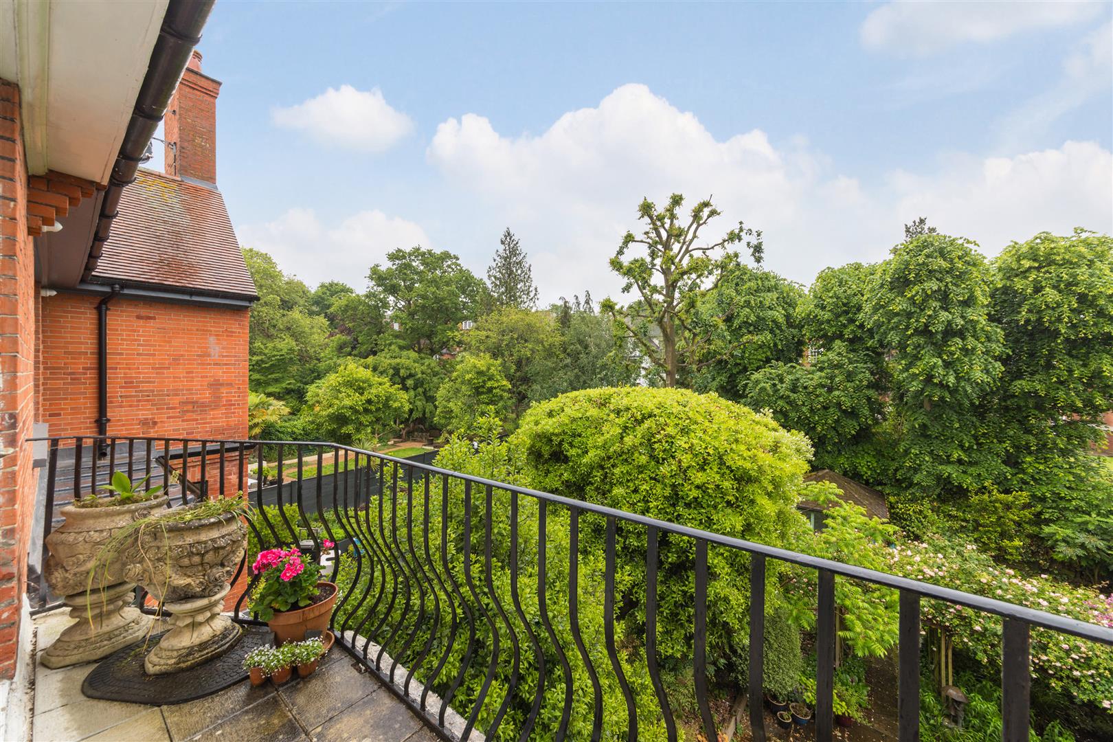 Hollycroft Avenue Hampstead NW3 7QJ