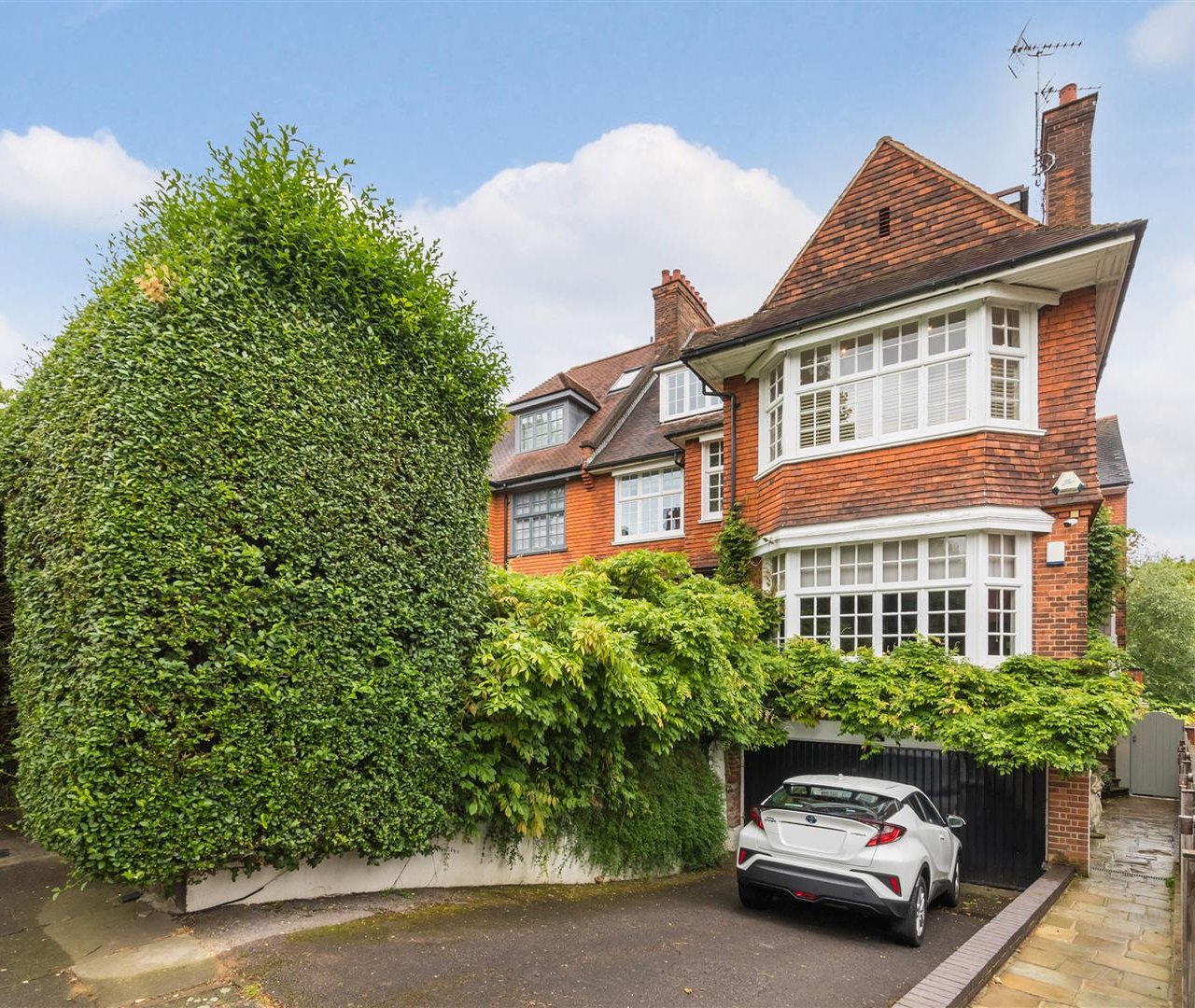 Hollycroft Avenue Hampstead NW3 7QJ