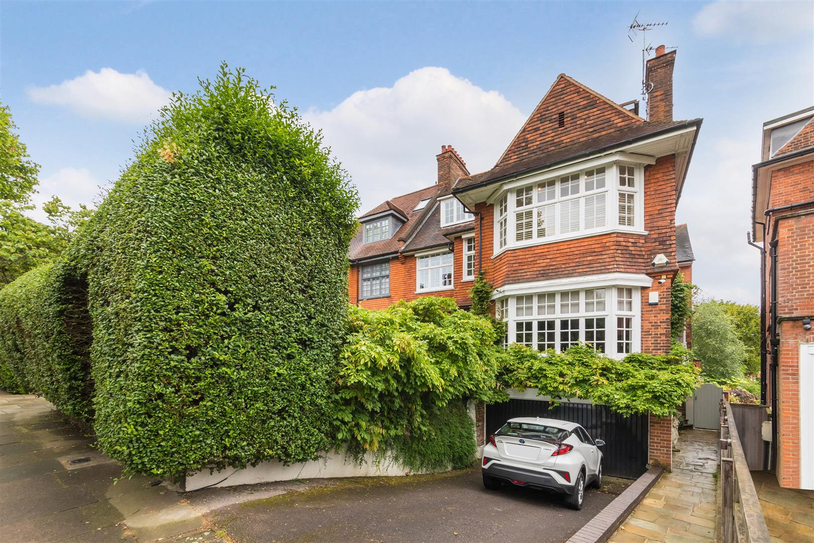 Hollycroft Avenue Hampstead NW3 7QJ