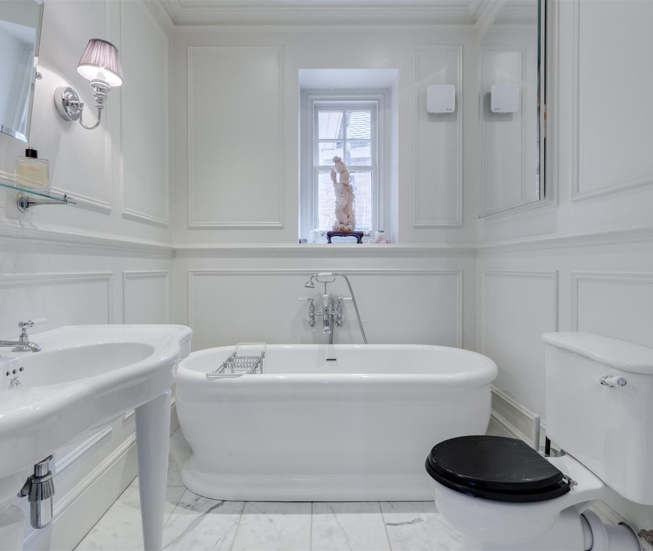 Hollycroft Avenue Hampstead NW3 7QJ