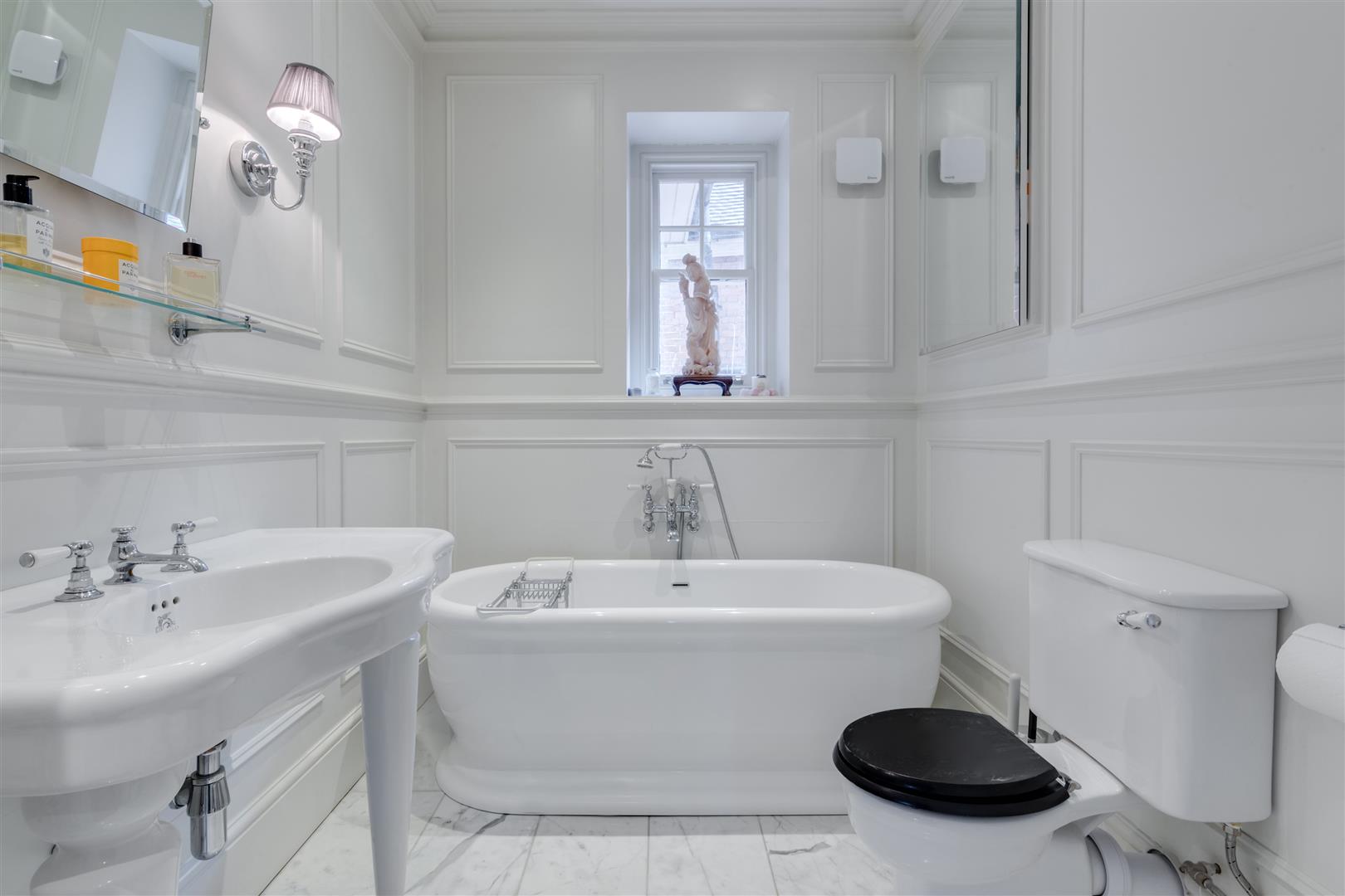 Hollycroft Avenue Hampstead NW3 7QJ