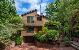 West Heath Road Hampstead NW3 7UR