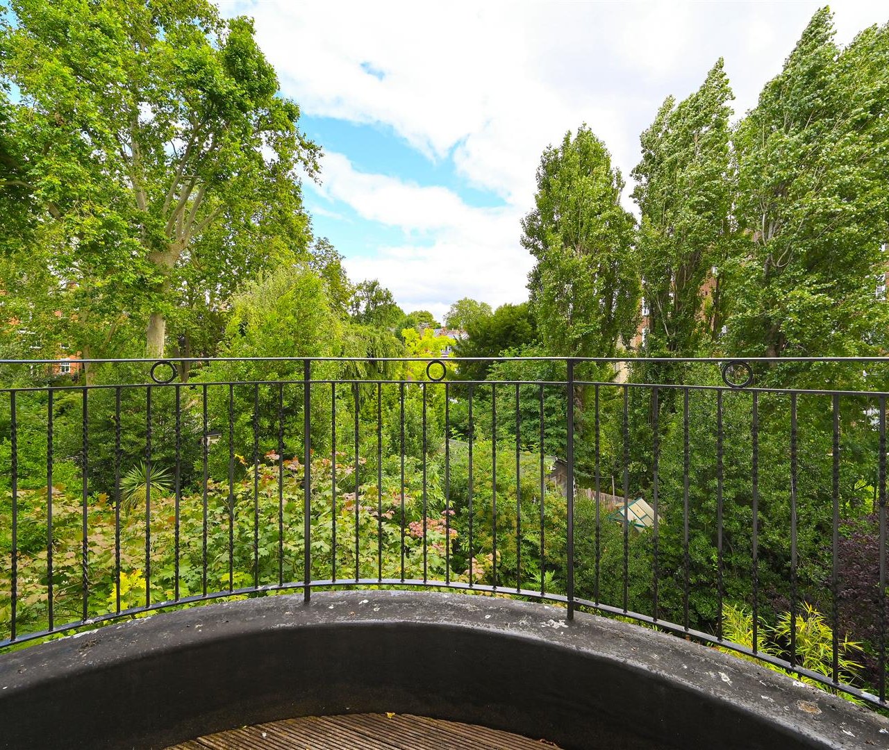 Belsize Park Gardens, Belsize Park, NW3 4LD