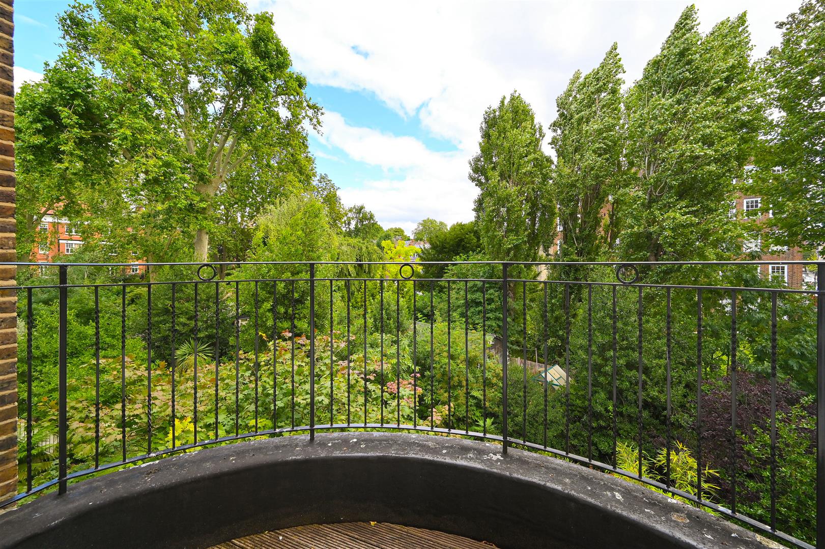 Belsize Park Gardens, Belsize Park, NW3 4LD
