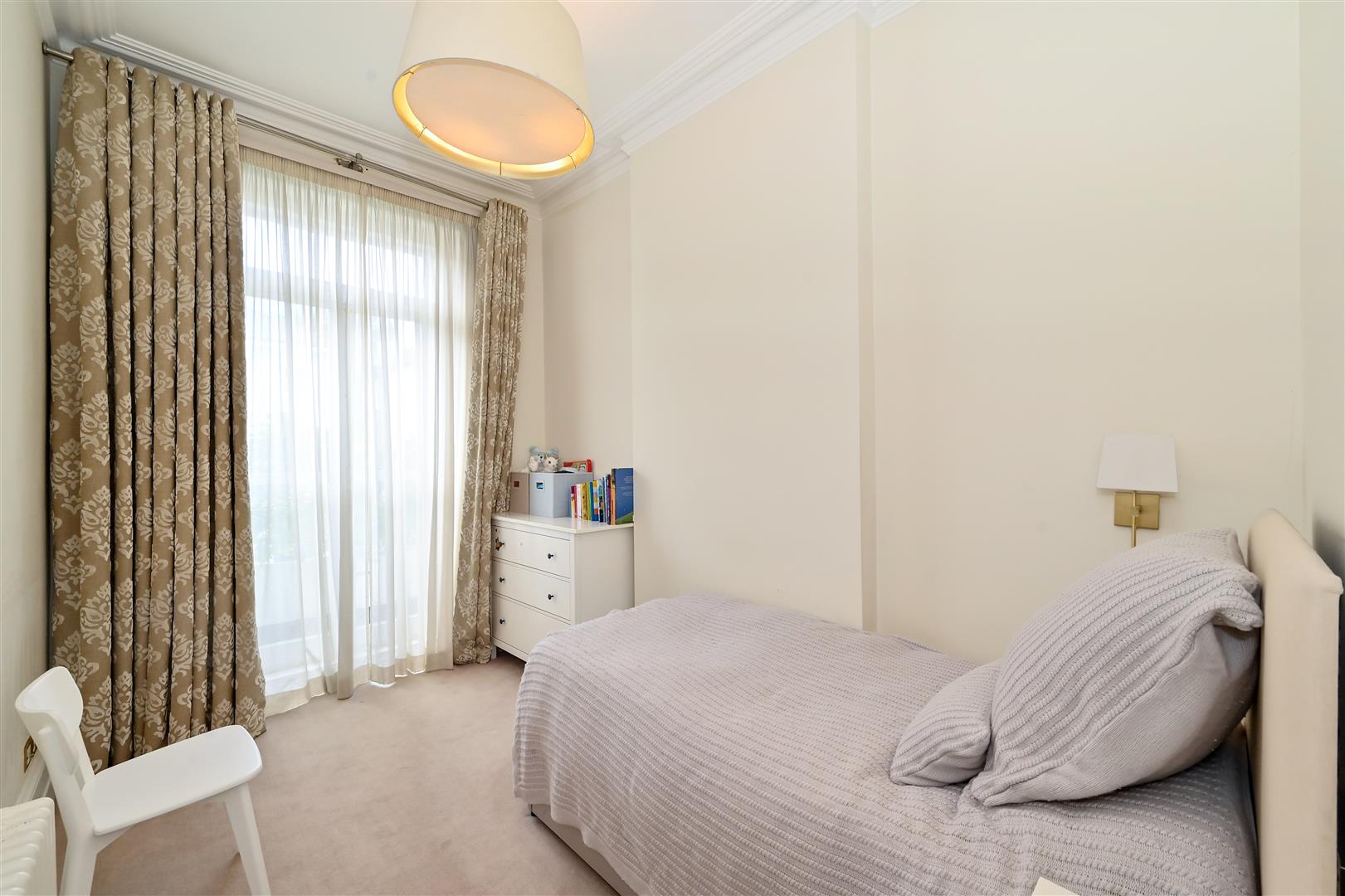 Belsize Park Gardens, Belsize Park, NW3 4LD