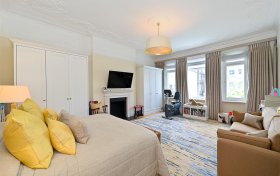 Belsize Park Gardens, Belsize Park, NW3 4LD