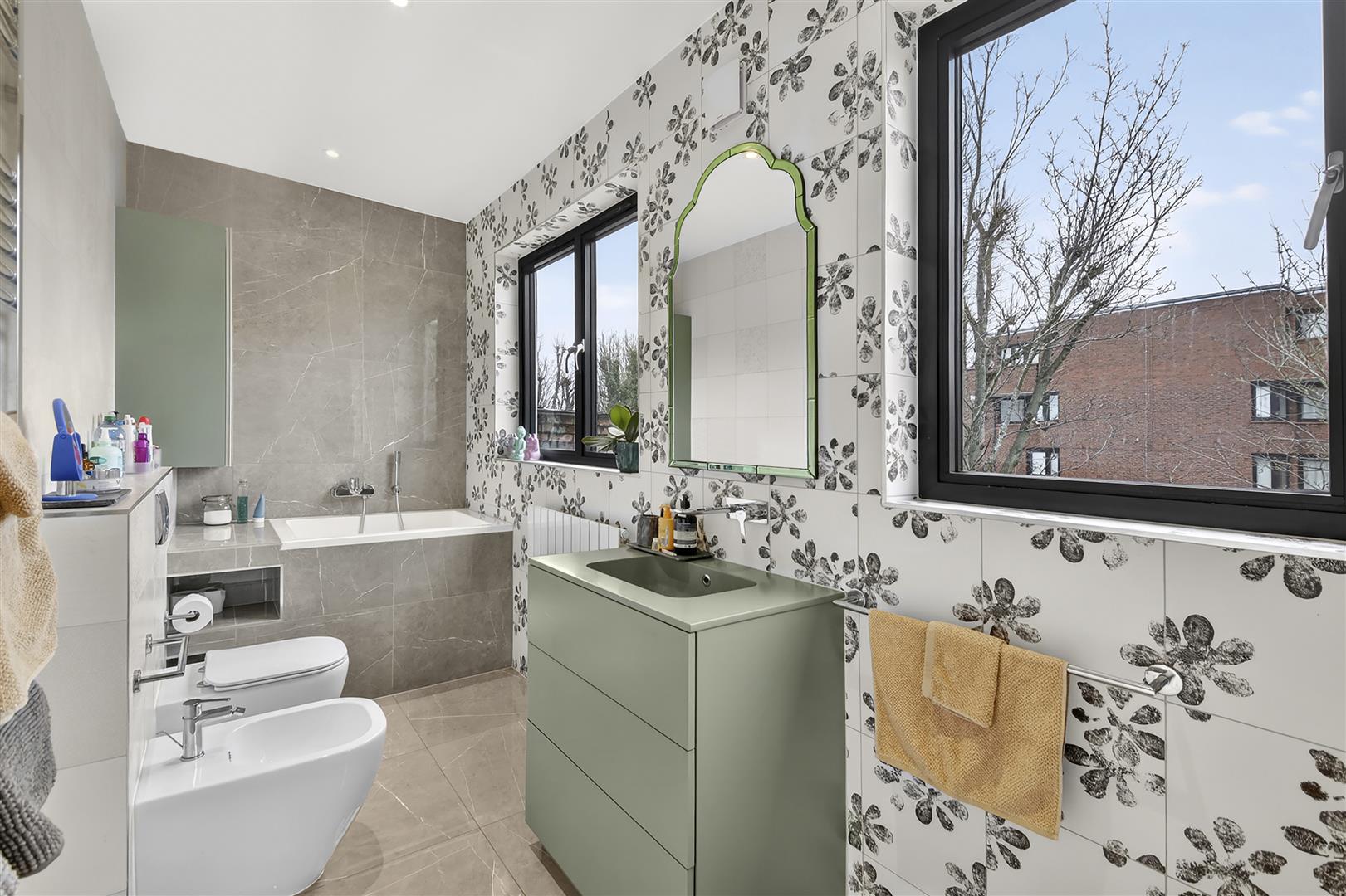 North End Road, London, NW11 7TA