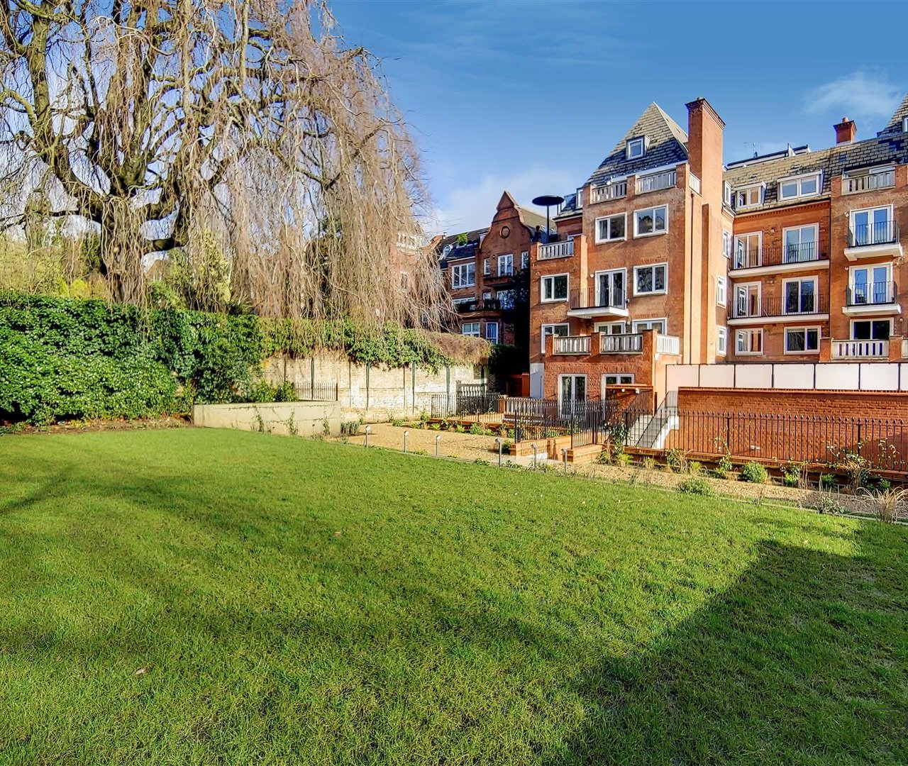 Fitzjohns Avenue Hampstead NW3 6PH