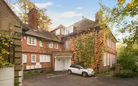 Rosecroft Avenue, Hampstead, NW3 7QB