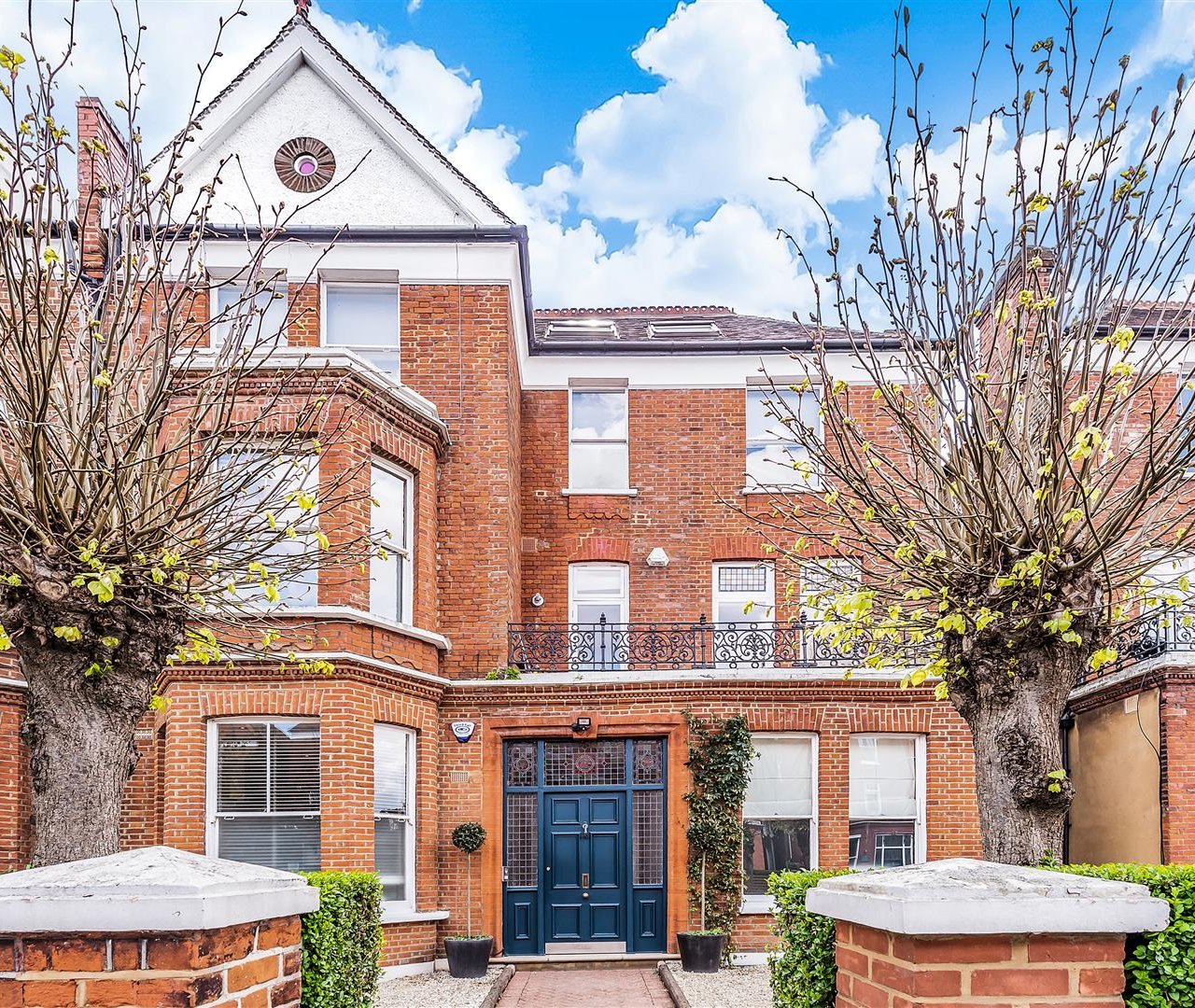 Canfield Gardens, South Hampstead, NW6 3DY
