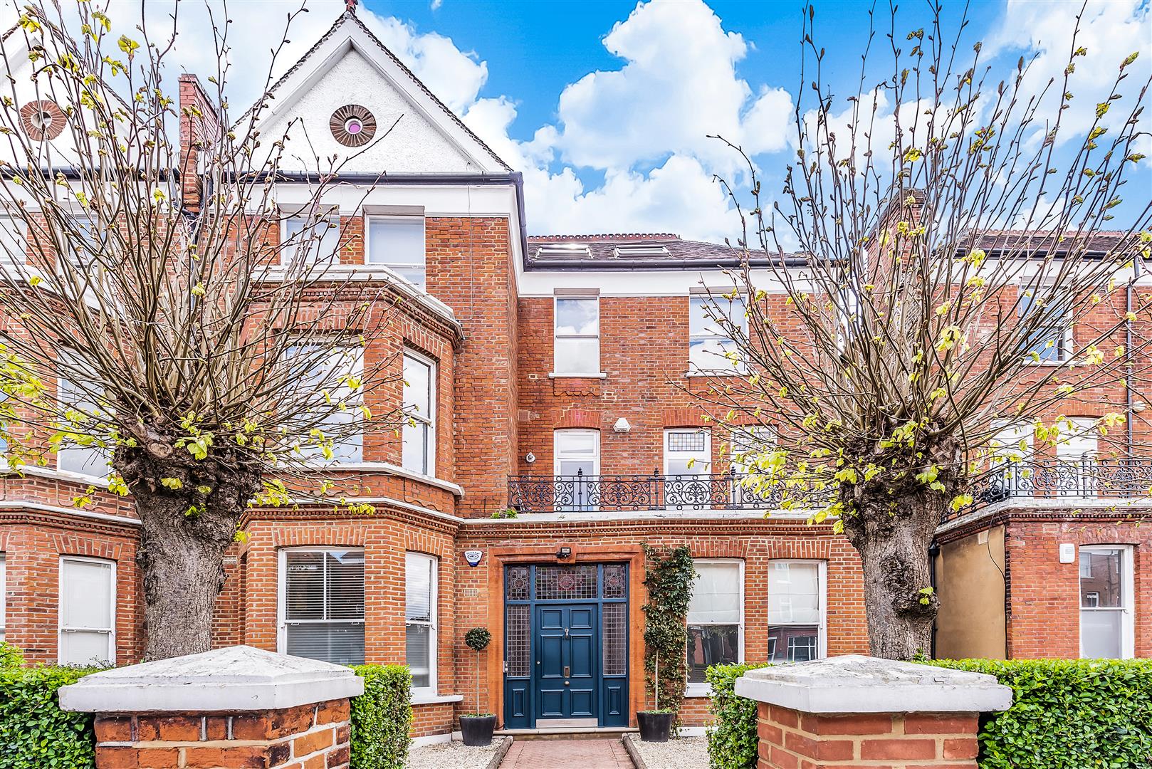 Canfield Gardens, South Hampstead, NW6 3DY