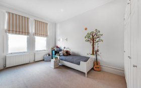 Canfield Gardens, South Hampstead, NW6 3DY