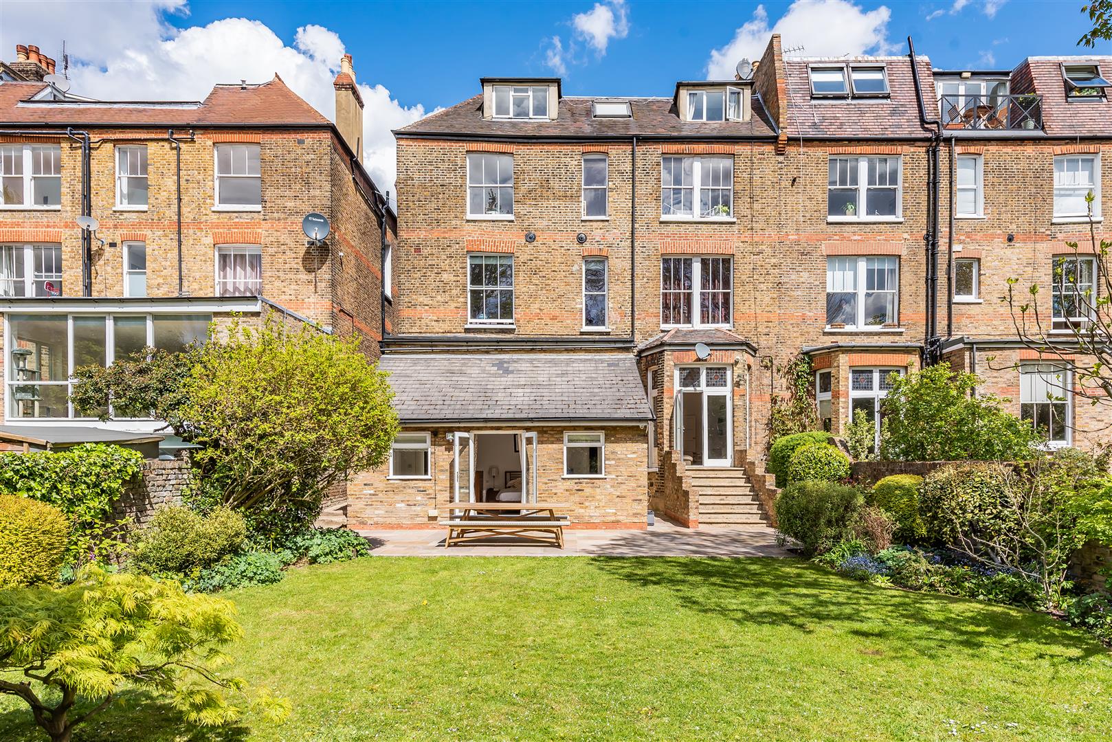 Canfield Gardens, South Hampstead, NW6 3DY