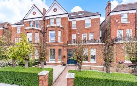Canfield Gardens, South Hampstead, NW6 3DY