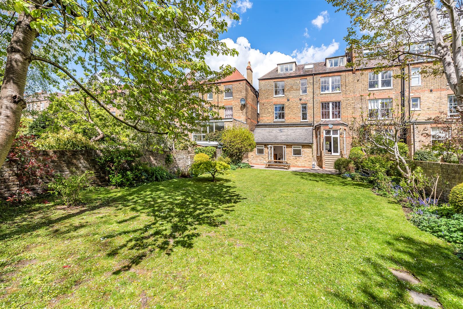Canfield Gardens, South Hampstead, NW6 3DY