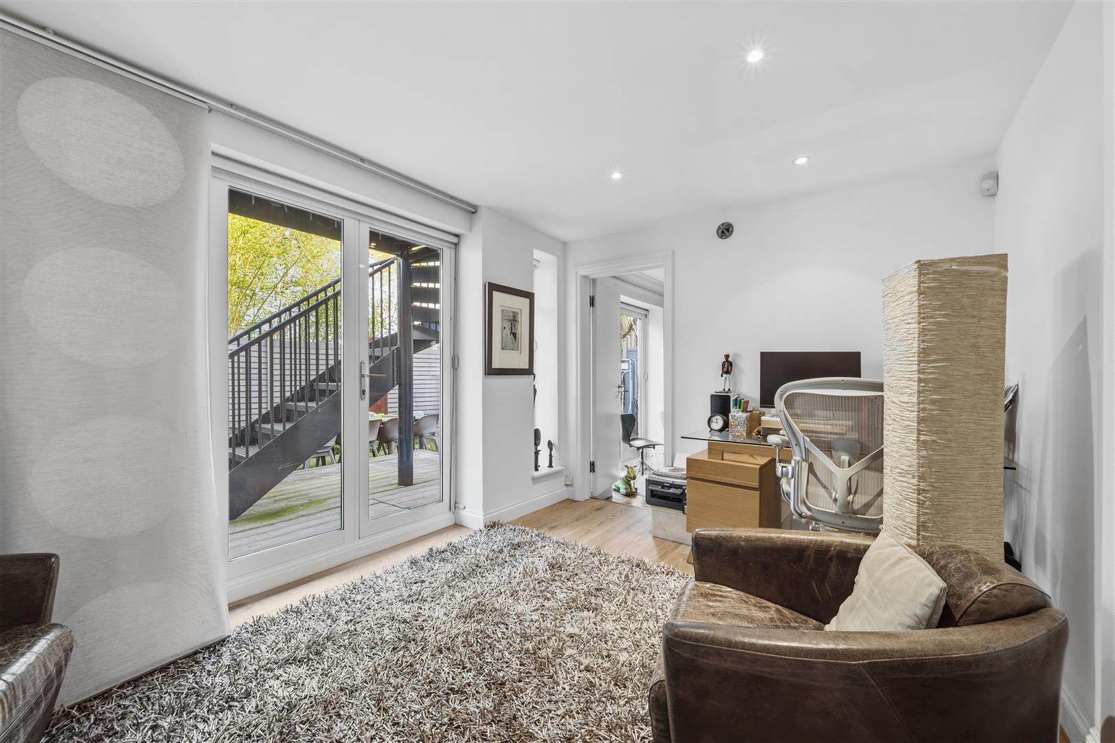 Park Avenue, Golders Hill Park, NW11 7SJ