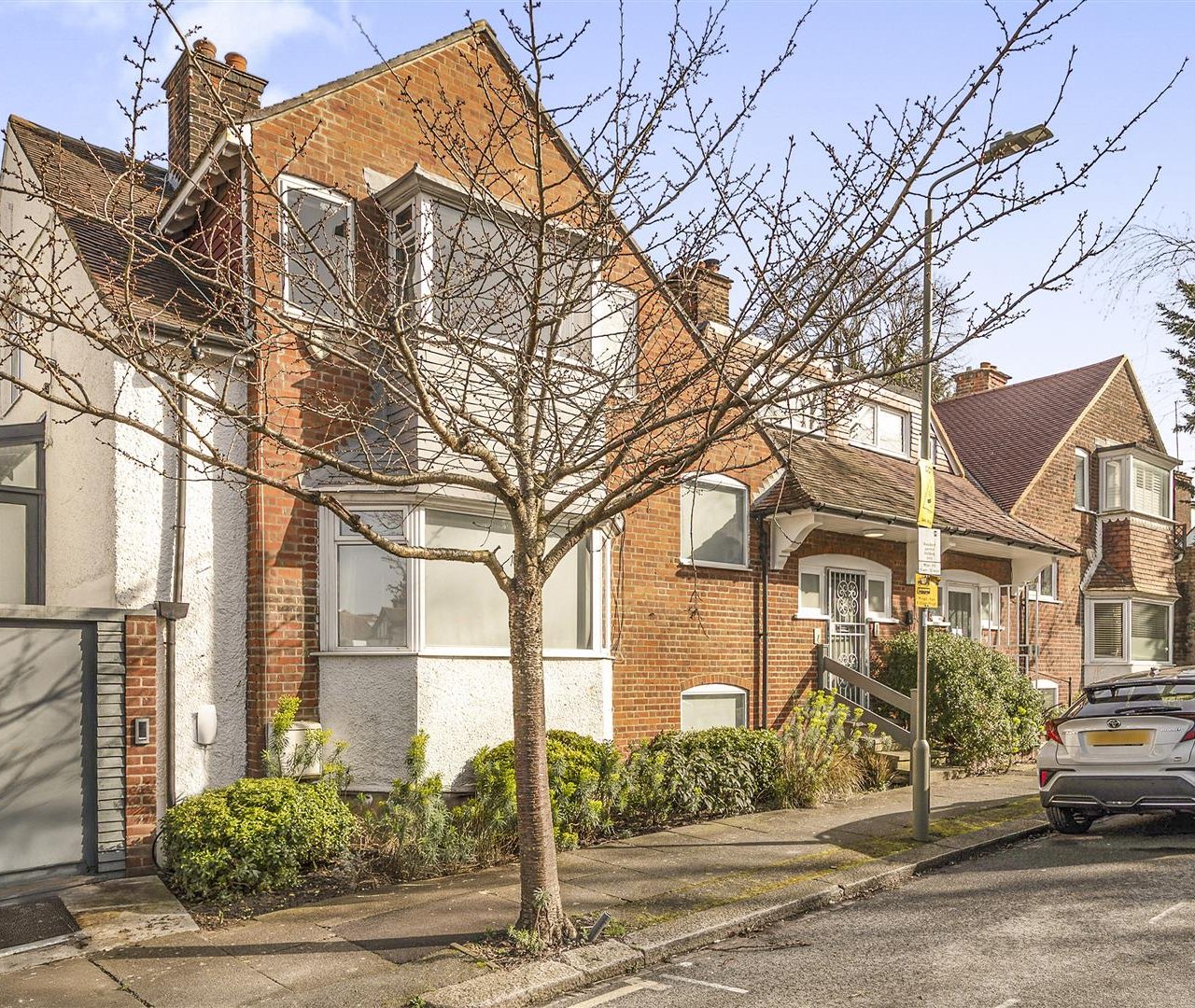 Park Avenue, Golders Hill Park, NW11 7SJ