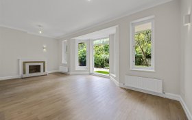 West Heath Road London NW3 7UU