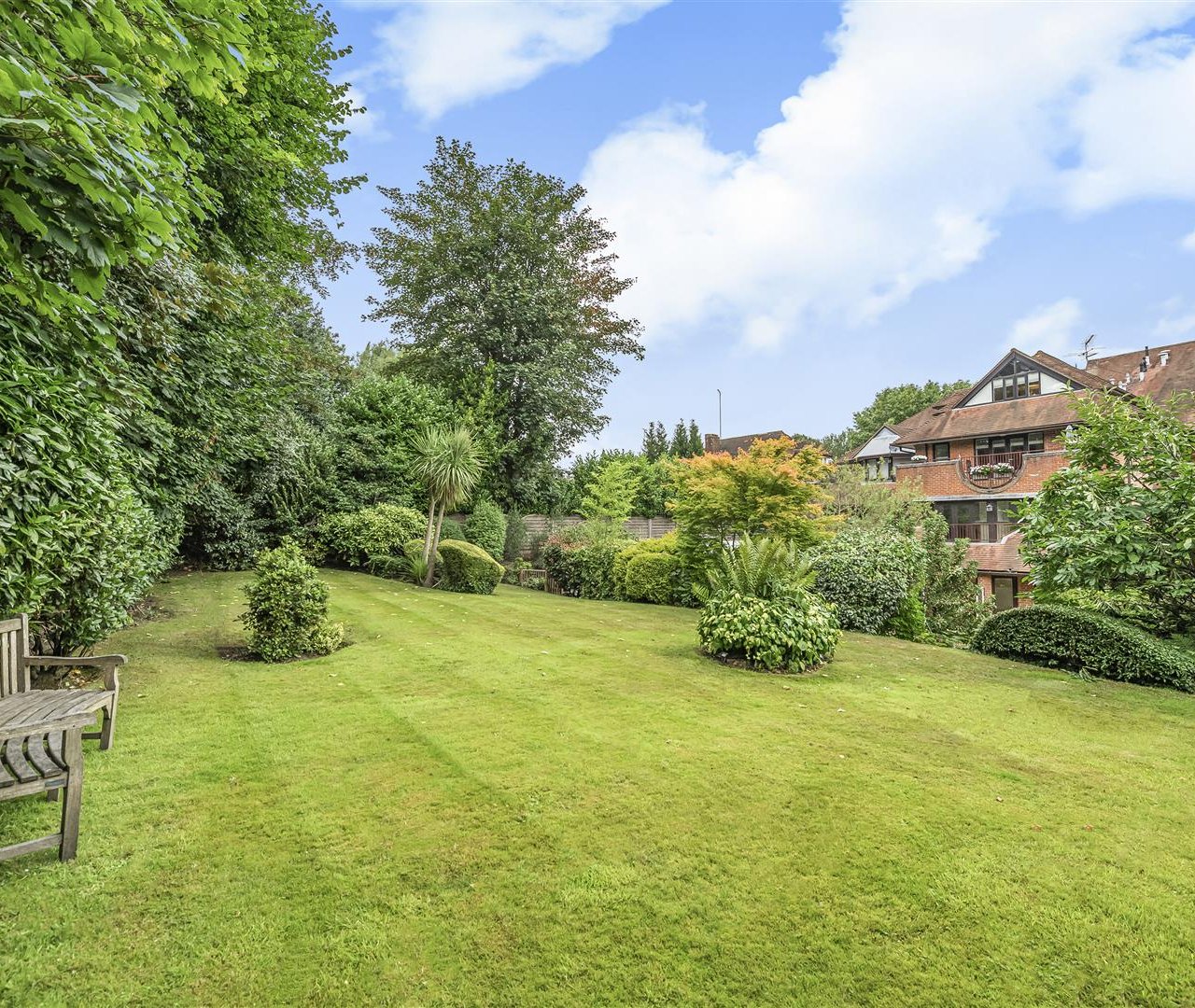 West Heath Road London NW3 7UU