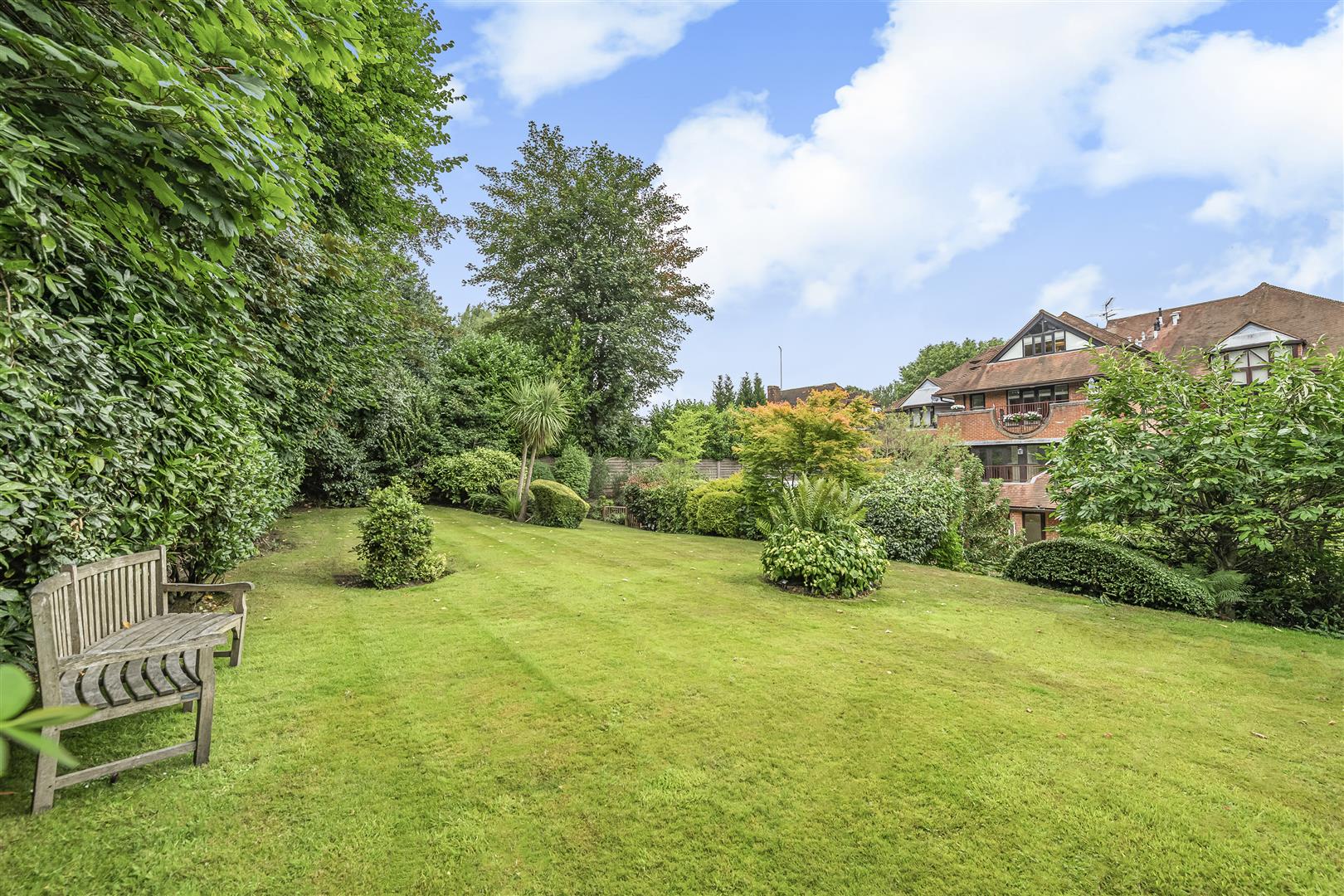 West Heath Road London NW3 7UU