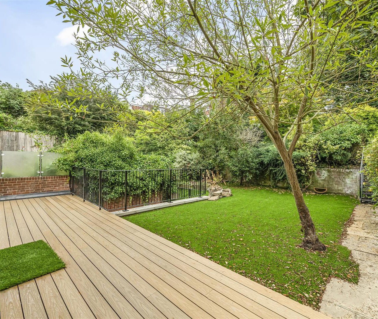 West Heath Road London NW3 7UU